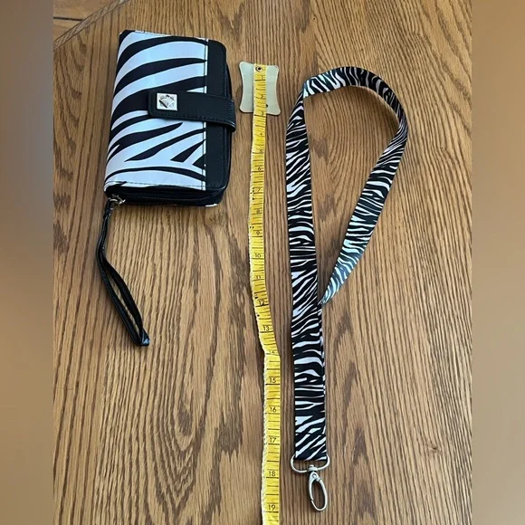 Ladies Zebra Fashion Set (4) Piece: Top, Skirt, Pocketbook & Lanyard 🦓 - Picture 3 of 16